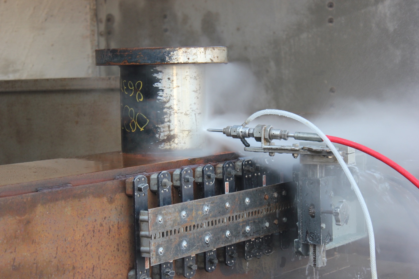 Cold cutting carriage system cutting steel with high-pressure water jet